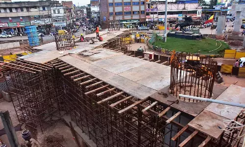 पुलिस स्टेशन स्थानांतरित नहीं; फ्लाईओवर का काम विलंबित