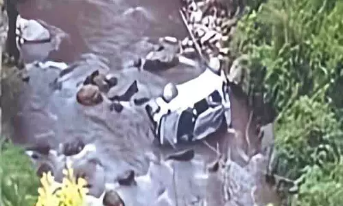 Himachal: आनी के पास कार दुर्घटना में लड़के की मौत, पिता और भाई घायल Himachal: आनी के पास कार दुर्घटना में लड़के की मौत, पिता और भाई घायल