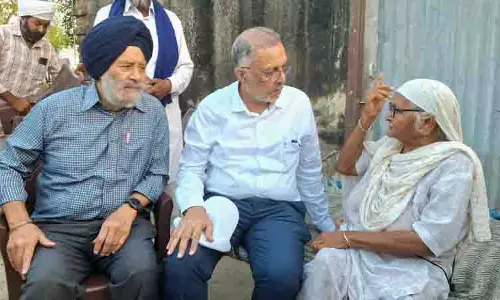 Jalandhar: डॉक्टर बाउपुर मंड के बाढ़ प्रभावित परिवारों को लेंगे गोद Jalandhar: डॉक्टर बाउपुर मंड के बाढ़ प्रभावित परिवारों को लेंगे गोद