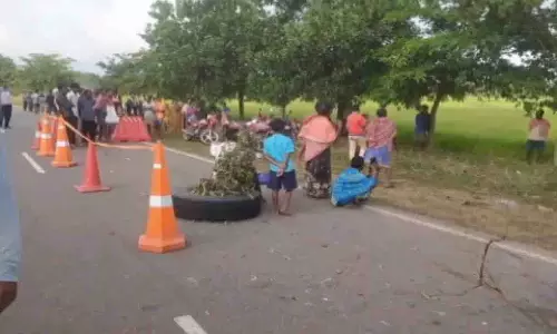 मलकानगिरी NH-326 पर बाइक-ट्रक टकराव, 3 की मौत, 1 घायल