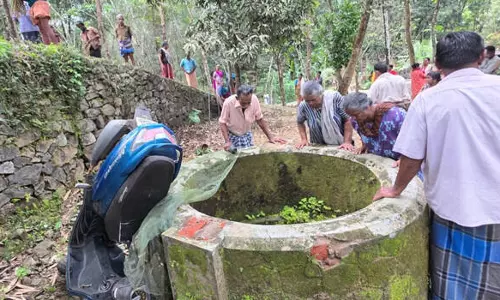 Kerala:अनियंत्रित स्कूटर; कुएँ में गिरे माँ-बेटे की चमत्कारिक रूप से जान बच गई Kerala:अनियंत्रित स्कूटर; कुएँ में गिरे माँ-बेटे की चमत्कारिक रूप से जान बच गई