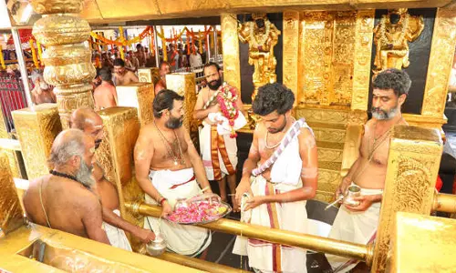 Kerala: सबरीमाला स्वर्ण घोटाले में सतर्कता विभाग ने दस्तावेज़ ज़ब्त किए Kerala: सबरीमाला स्वर्ण घोटाले में सतर्कता विभाग ने दस्तावेज़ ज़ब्त किए