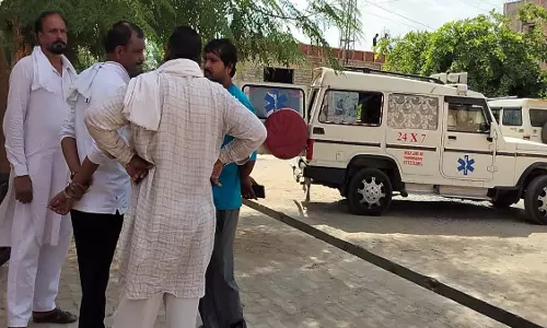 पैदल जा रहे श्रद्धालुओं को अज्ञात वाहन ने मारी टक्कर, 3 की मौत, 1 घायल पैदल जा रहे श्रद्धालुओं को अज्ञात वाहन ने मारी टक्कर, 3 की मौत, 1 घायल