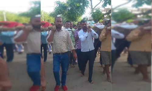 साथ जिएंगे, साथ मरेंगे...पत्नी की मौत के बाद पति ने भी तोड़ा दम, एक साथ उठी अर्थी