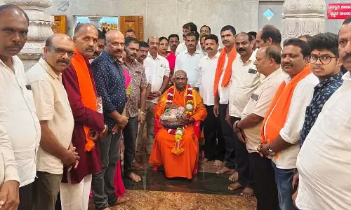 Eldur : निश्चलानंदनाथ स्वामीजी को वोक्कालिगा समुदाय द्वारा सम्मानित किया गया Eldur : निश्चलानंदनाथ स्वामीजी को वोक्कालिगा समुदाय द्वारा सम्मानित किया गया
