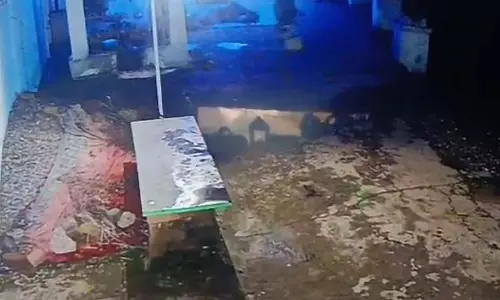 पुजारी से विवाद होने पर शिवलिंग की चोरी, उपद्रवी युवक CCTV में कैद पुजारी से विवाद होने पर शिवलिंग की चोरी, उपद्रवी युवक CCTV में कैद
