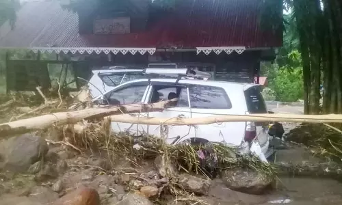 Darjeeling में भारी बारिश के कारण हुए भूस्खलन में 14 लोगों की मौत Darjeeling में भारी बारिश के कारण हुए भूस्खलन में 14 लोगों की मौत