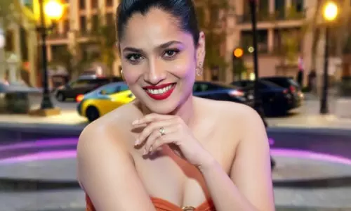 Ankita Lokhande ने श्रीदेवी के आइकॉनिक चांदनी लुक को मॉडर्न ट्विस्ट के साथ अपनाया