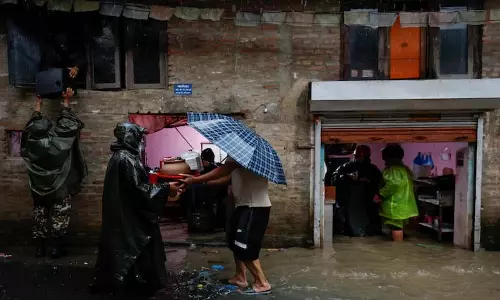 Nepal में भारी बारिश से कम से कम 47 लोगों की मौत, सड़कें अवरुद्ध Nepal में भारी बारिश से कम से कम 47 लोगों की मौत, सड़कें अवरुद्ध