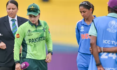 Womens WC: भारत ने पाकिस्तान के खिलाफ मैच में हाथ मिलाने से मना किया Womens WC: भारत ने पाकिस्तान के खिलाफ मैच में हाथ मिलाने से मना किया