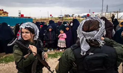 ISIS से लड़ने वाली महिलाएं अब समानता के लिए दमिश्क से लड़ रही