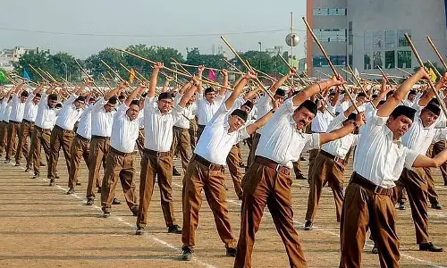Indore : आरएसएस रविवार को शहर में डेढ़ लाख से अधिक स्वयंसेवकों के मार्च के साथ इतिहास रचेगा Indore : आरएसएस रविवार को शहर में डेढ़ लाख से अधिक स्वयंसेवकों के मार्च के साथ इतिहास रचेगा
