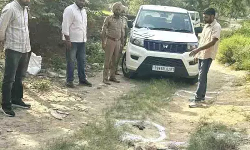 Ludhiana: मुठभेड़ के बाद विदेशी गैंगस्टर का साथी पकड़ा गया, पुलिस ने उसके पैरों में गोली मारी Ludhiana: मुठभेड़ के बाद विदेशी गैंगस्टर का साथी पकड़ा गया, पुलिस ने उसके पैरों में गोली मारी