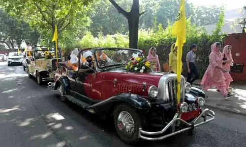 MP Tiwari ने सेक्टर 8 नगर कीर्तन में श्रद्धांजलि अर्पित की