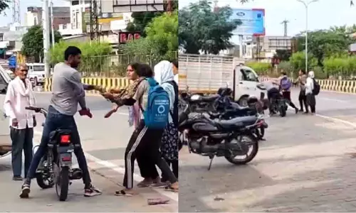 Jaipur: युवतियों से दुर्व्यवहार और टक्कर के बाद सड़क पर भिड़ंत Jaipur: युवतियों से दुर्व्यवहार और टक्कर के बाद सड़क पर भिड़ंत