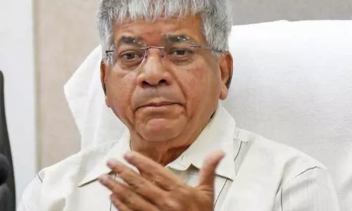 Prakash Ambedkar ने ओबीसी और आरक्षणवादियों से चुनावों में ताकत हासिल करने का आग्रह किया Prakash Ambedkar ने ओबीसी और आरक्षणवादियों से चुनावों में ताकत हासिल करने का आग्रह किया