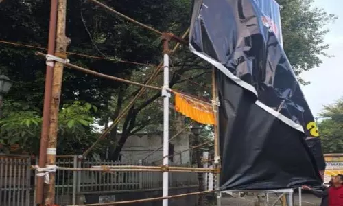 Flex के खिलाफ कार्रवाई महज औपचारिकता; अधिकारियों-आयोजकों के संबंध बरकरार Flex के खिलाफ कार्रवाई महज औपचारिकता; अधिकारियों-आयोजकों के संबंध बरकरार