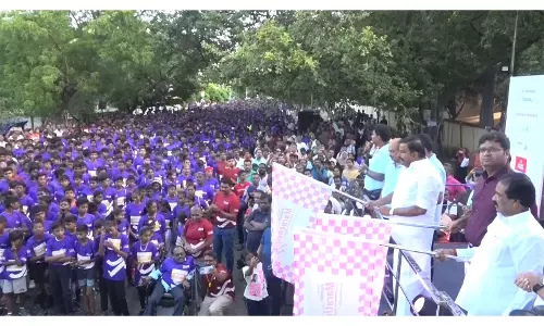 तमिलनाडु मंत्री KN नेहरू ने त्रिची में 10वीं कावेरी मैराथन को हरी झंडी दिखाई, 7,000 से अधिक धावक हुए शामिल तमिलनाडु मंत्री KN नेहरू ने त्रिची में 10वीं कावेरी मैराथन को हरी झंडी दिखाई, 7,000 से अधिक धावक हुए शामिल