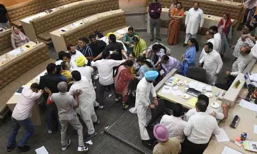चंडीगढ़ मेयर ने MC की बैठक में हंगामा करने वाले 4 पार्षदों के खिलाफ राज्यपाल से कार्रवाई की मांग की