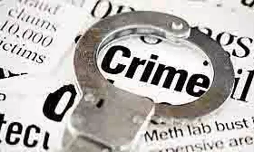 पीड़िता के पति ने पुलिस अधिकारी को पीटा, बलात्कार मामले में बढ़ी सनसनी पीड़िता के पति ने पुलिस अधिकारी को पीटा, बलात्कार मामले में बढ़ी सनसनी