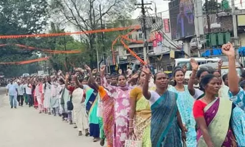 चर्च में डकैती और धर्मगुरुओं पर हमले के खिलाफ ईसाई धर्मावलंबियों ने निकाला आक्रोश मार्च