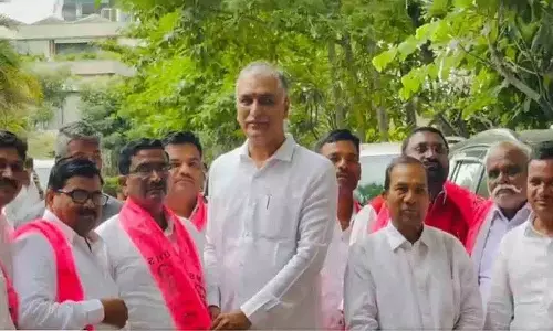 Revanth Reddy उन लोगों को मूर्ख बना रहे हैं जिन्होंने उन्हें वोट दिया: हरीश राव Revanth Reddy उन लोगों को मूर्ख बना रहे हैं जिन्होंने उन्हें वोट दिया: हरीश राव