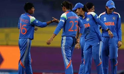 Power play में दो विकेट.. सारा भार मध्यक्रम पर..! Power play में दो विकेट.. सारा भार मध्यक्रम पर..!