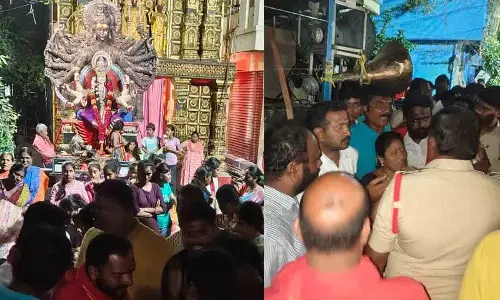 दुर्गा माता शोभायात्रा के दौरान बैंड पर CI.. भवानी और महिलाओं ने दिया धरना