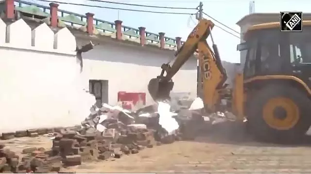 HC की फटकार, जिला प्रशासन की कड़ी चेतावनी: मुसलमानों ने आखिरकार संभल मस्जिद खाली की HC की फटकार, जिला प्रशासन की कड़ी चेतावनी: मुसलमानों ने आखिरकार संभल मस्जिद खाली की