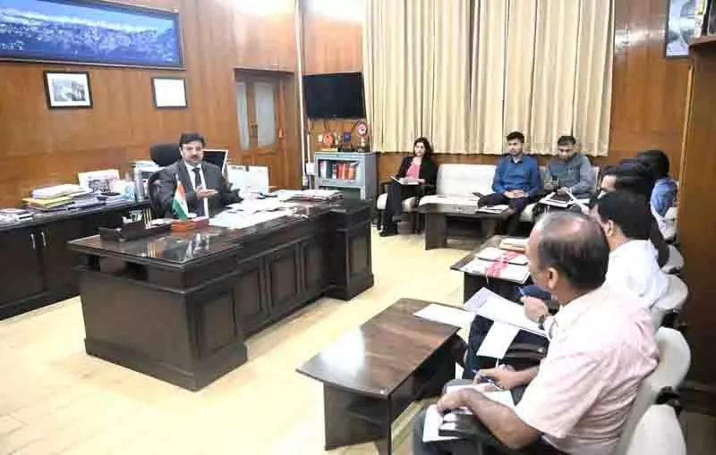 Shimla DC ने वन भूमि सीमांकन की समीक्षा की Shimla DC ने वन भूमि सीमांकन की समीक्षा की