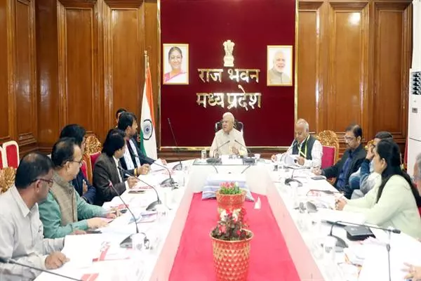 Bhopal: जनजातीय कल्याण योजनाओं के लाभार्थियों तक पहुंचाने पर राज्यपाल पटेल ने दिया मार्गदर्शन Bhopal: जनजातीय कल्याण योजनाओं के लाभार्थियों तक पहुंचाने पर राज्यपाल पटेल ने दिया मार्गदर्शन