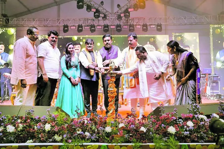 Byatarayanapura : बीवाई विजयेंद्र ने युवा दशहरा का उद्घाटन किया Byatarayanapura : बीवाई विजयेंद्र ने युवा दशहरा का उद्घाटन किया