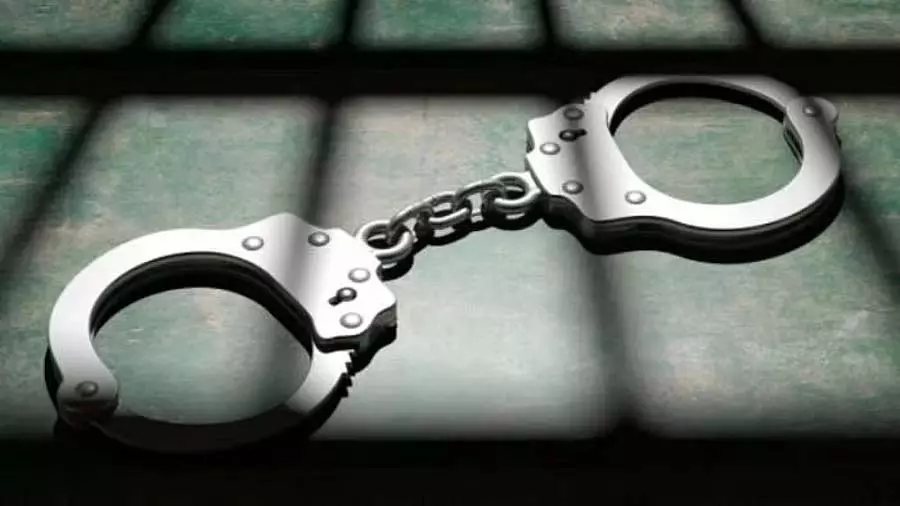 Manipur : वर्ल्ड इज योर्स टैबलेट के साथ संदिग्ध ड्रग तस्कर गिरफ्तार Manipur : वर्ल्ड इज योर्स टैबलेट के साथ संदिग्ध ड्रग तस्कर गिरफ्तार
