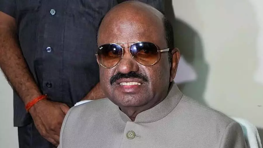 Bengal: राज्यपाल ने दक्षिणी राज्यों का निजी दौरा बीच में ही छोड़ दिया, भूस्खलन प्रभावित दार्जिलिंग पहुंचे Bengal: राज्यपाल ने दक्षिणी राज्यों का निजी दौरा बीच में ही छोड़ दिया, भूस्खलन प्रभावित दार्जिलिंग पहुंचे