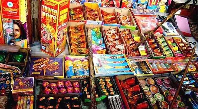 Ganjam पुलिस ने त्योहार पर छापेमारी में नकदी और पटाखे जब्त किए Ganjam पुलिस ने त्योहार पर छापेमारी में नकदी और पटाखे जब्त किए
