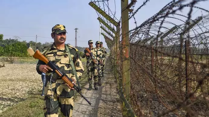 भारत के खिलाफ बांग्लादेश में एक्टिव हुई ISI, भारतीय एजेंसियां अलर्ट भारत के खिलाफ बांग्लादेश में एक्टिव हुई ISI, भारतीय एजेंसियां अलर्ट