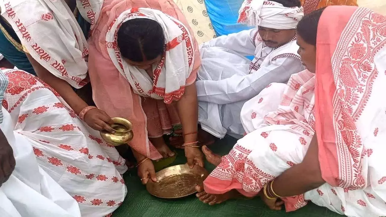 यीशु को छोड़ 1 हजार परिवारों ने हिंदू धर्म में वापसी की यीशु को छोड़ 1 हजार परिवारों ने हिंदू धर्म में वापसी की