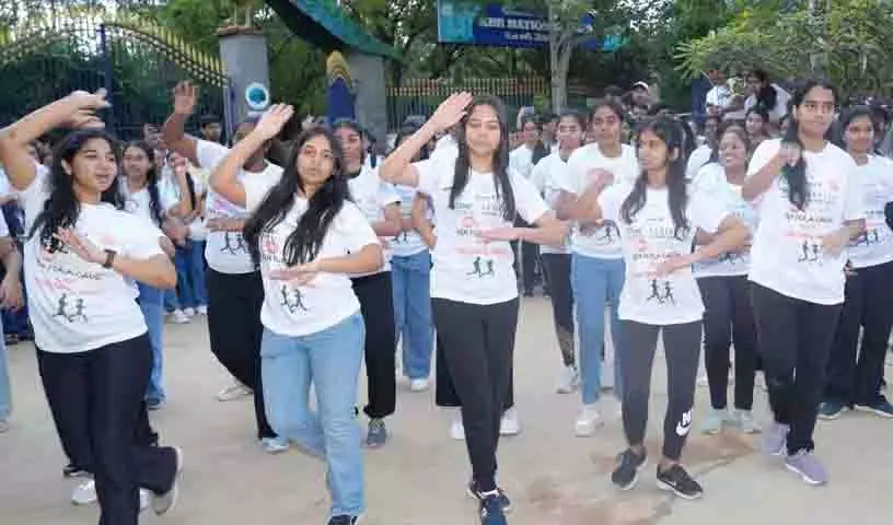 Medical छात्रों ने एनास्टोमोज़ 2025 में मादक द्रव्यों के सेवन के खिलाफ जागरूकता बढ़ाने के लिए दौड़ लगाई Medical छात्रों ने एनास्टोमोज़ 2025 में मादक द्रव्यों के सेवन के खिलाफ जागरूकता बढ़ाने के लिए दौड़ लगाई