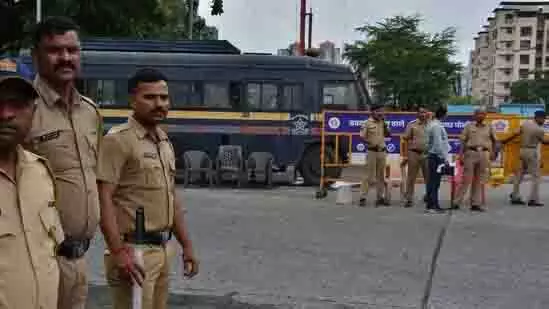 Mumbai: बेस्ट बस और टेम्पो ट्रैवलर की टक्कर में 1 की मौत, 4 घायल Mumbai: बेस्ट बस और टेम्पो ट्रैवलर की टक्कर में 1 की मौत, 4 घायल