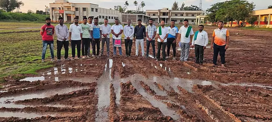 Mahalingapur : महात्मा गांधी स्टेडियम के विकास की मांग Mahalingapur : महात्मा गांधी स्टेडियम के विकास की मांग