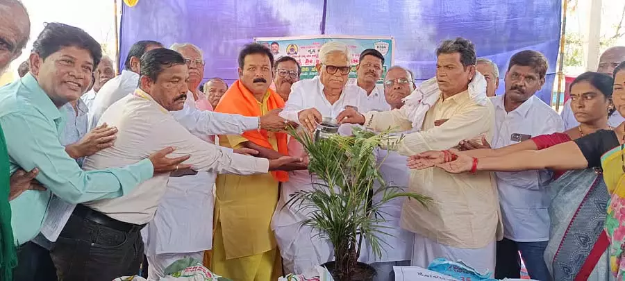 अवैध उर्वरक विक्रेताओं के खिलाफ कार्रवाई: MLA G.S. Patil अवैध उर्वरक विक्रेताओं के खिलाफ कार्रवाई: MLA G.S. Patil