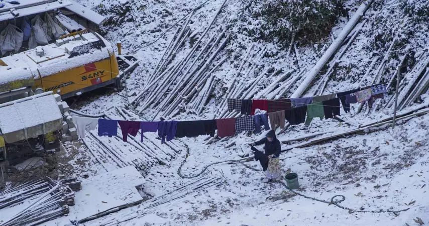 Shimla: लाहौल-स्पीति में पारा शून्य डिग्री, बर्फबारी से सर्दी बढ़ी Shimla: लाहौल-स्पीति में पारा शून्य डिग्री, बर्फबारी से सर्दी बढ़ी