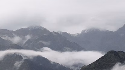 Dehradun: उत्तराखंड में भारी बारिश का अलर्ट, पर्वतीय क्षेत्रों में बर्फबारी Dehradun: उत्तराखंड में भारी बारिश का अलर्ट, पर्वतीय क्षेत्रों में बर्फबारी