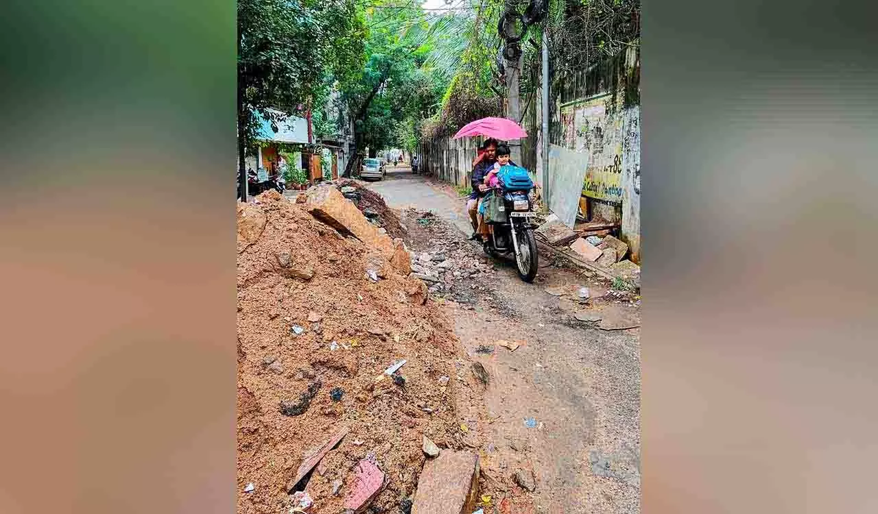 Hyderabad: जुबली हिल्स उपचुनाव से पहले नागरिक कार्यों को शुरू करने की जल्दबाजी उल्टी पड़ गई Hyderabad: जुबली हिल्स उपचुनाव से पहले नागरिक कार्यों को शुरू करने की जल्दबाजी उल्टी पड़ गई