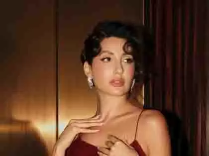 Nora Fatehi ने थम्मा से अपने नए गाने दिलबर की आंखों का की घोषणा की Nora Fatehi ने थम्मा से अपने नए गाने दिलबर की आंखों का की घोषणा की