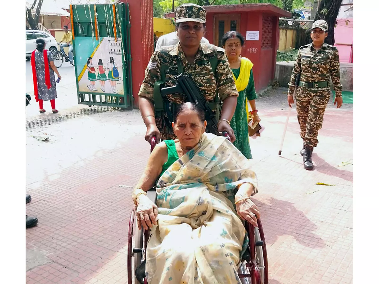 बिहार विधानसभा चुनाव से पहले 500 से अधिक CAPF कंपनियां तैनात बिहार विधानसभा चुनाव से पहले 500 से अधिक CAPF कंपनियां तैनात