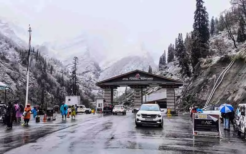 Himachal में ताजा बर्फबारी, उत्तर भारत में भारी बारिश, दिल्ली में तापमान ठंडा Himachal में ताजा बर्फबारी, उत्तर भारत में भारी बारिश, दिल्ली में तापमान ठंडा