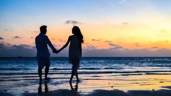 अब प्यार नहीं, दोस्ती से चल रही है शादी! बढ़ रही है Friendship Marriage अनोखी सोच अब प्यार नहीं, दोस्ती से चल रही है शादी! बढ़ रही है Friendship Marriage अनोखी सोच