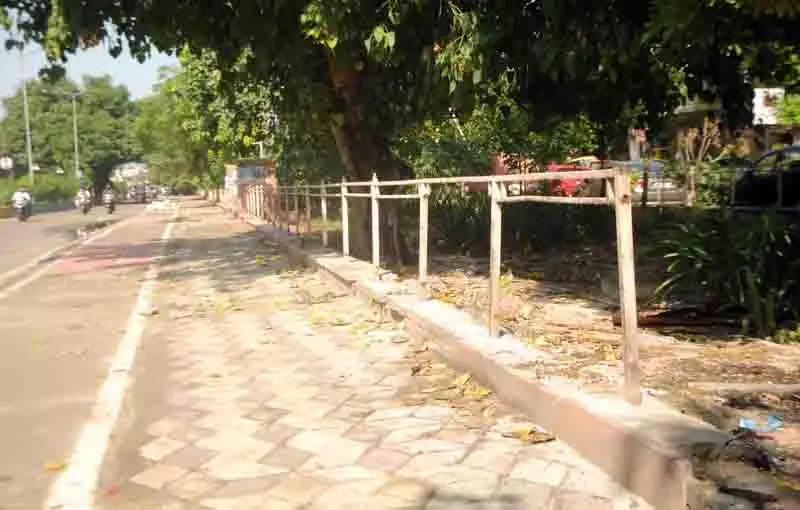 Amritsar में आउटर रिंग रोड पर सुधार परियोजना से लोहे की ग्रिल चोरी Amritsar में आउटर रिंग रोड पर सुधार परियोजना से लोहे की ग्रिल चोरी