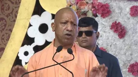 दिवाली से पहले सीएम योगी का तोहफा, सफाईकर्मियों को सीधे खाते में सैलरी, मिलेगा आयुष्मान कार्ड दिवाली से पहले सीएम योगी का तोहफा, सफाईकर्मियों को सीधे खाते में सैलरी, मिलेगा आयुष्मान कार्ड
